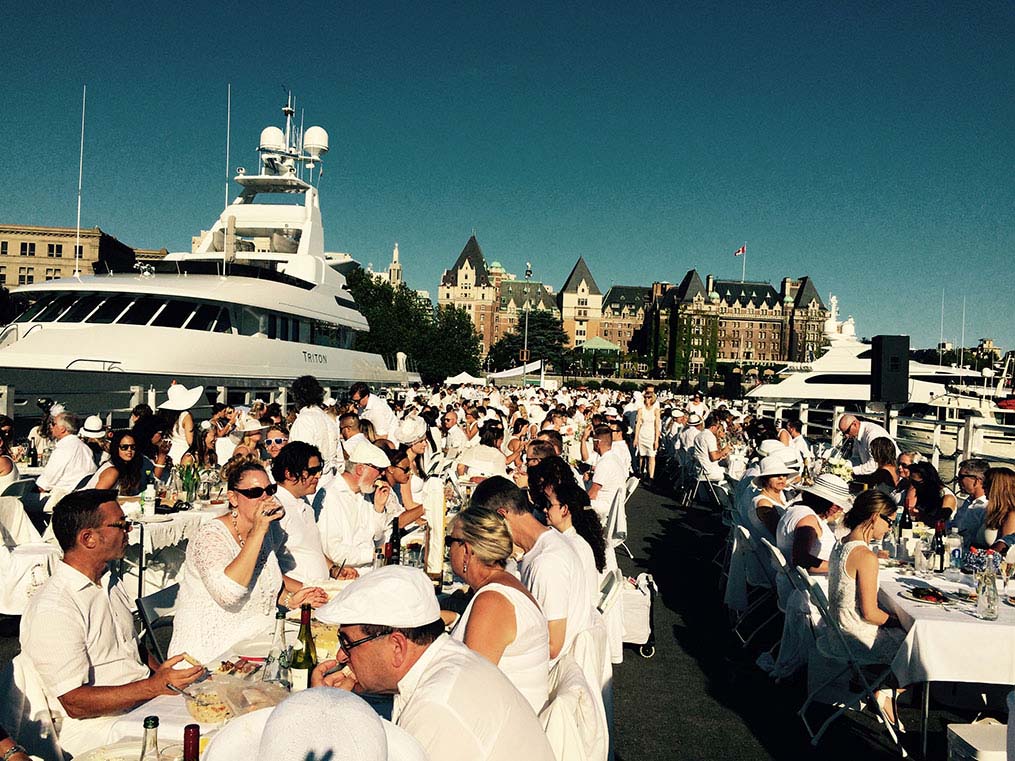 Dinner en blanc group charters Victoria